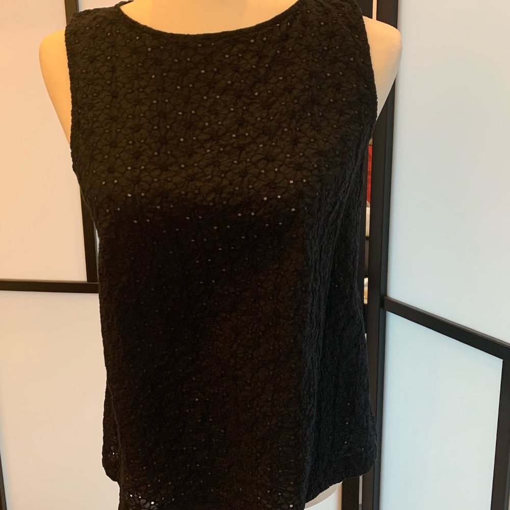 Uniglo Black Sleeveless Top